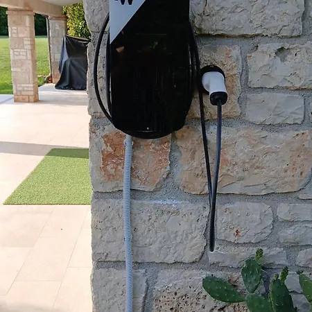 וילה Mon Perin Castrum - House Of Memories באלה